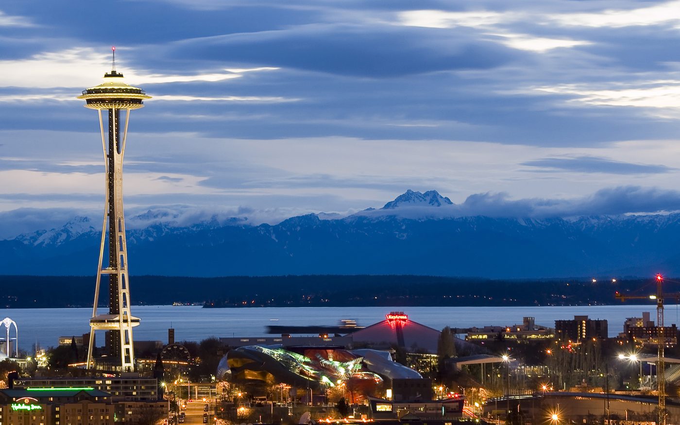 The Seattle skyline with Mount Rainier behind